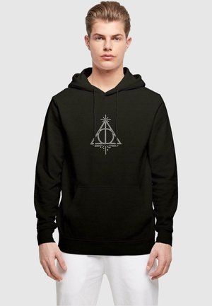 Svart hettegenser med et sentralt hvitt grafisk design av en trekant med en sirkel og symboler, laget av myk stoff, med en lomme foran.