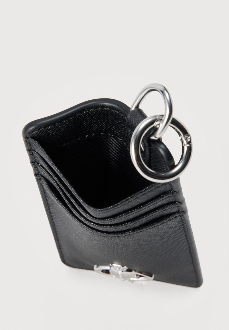 Schwarzer Leder-Kartenhalter mit mehreren Kartenfächern, einem silbernen Metallring und Karabinerhaken an einer Ecke.