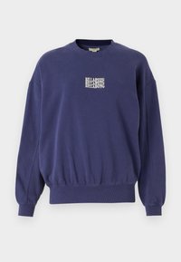Marineblauwe sweatshirt van katoen met een geribbelde ronde hals en boorden. Heeft een grafisch ontwerp aan de voorkant met herhaalde merknaam in het wit.