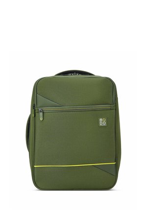 Zaino rettangolare verde con tasca frontale con zip, piccola toppa con logo e linea diagonale gialla di accento.