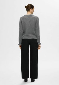 Selected Femme SLFLULU FRILL CUFF O NECK - Maglione - medium grey melange