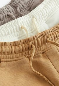 Next 3 PACK - Shorts - tan brown ecru cream