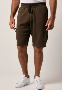 Braune Cargo-Shorts aus weichem Material, mit einem elastischen Bund und Kordelzug, seitlichen Taschen und umgeschlagenem Saum.