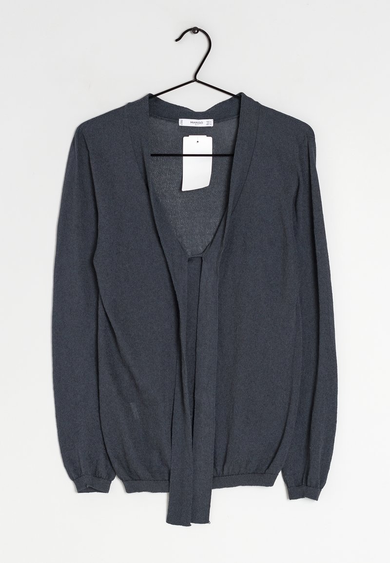 Dunkelgraue Strickjacke mit V-Ausschnitt, langen Ärmeln und geknoteter Vorderseite. Hergestellt aus weichem Stoff mit glatter Oberfläche und gerippten Bündchen.