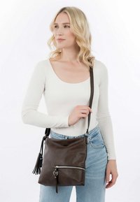 Tamaris NELE - Borsa a tracolla - brown