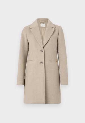Manteau en mélange de laine beige avec une silhouette ajustée, revers cranté, fermeture à deux boutons et poches latérales. Texture lisse, design minimaliste.