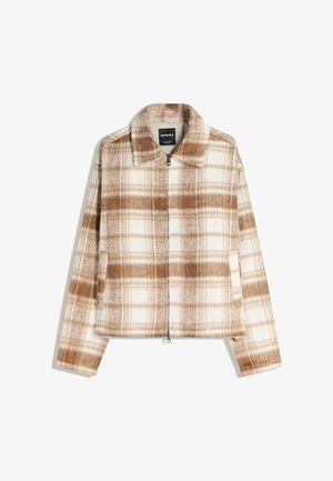 Jachetă din fleece texturat, în carouri maro și crem, cu guler, fermoar frontal și buzunare laterale. Design clasic în carouri.