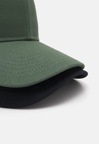 Jack & Jones JACPLAIN BASEBALL 2 PACK - Casquette - black/laurel wreath