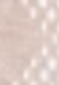 Tessuto beige morbido e strutturato con una sottile lucentezza e riflessi di luce; superficie liscia con lievi variazioni di tono.