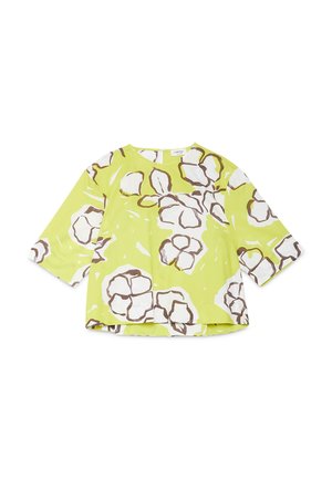 Hellgrüne Bluse mit ellbogenlangen Ärmeln, rundem Ausschnitt und großem weißem Blumenmuster, das braun umrandet ist.