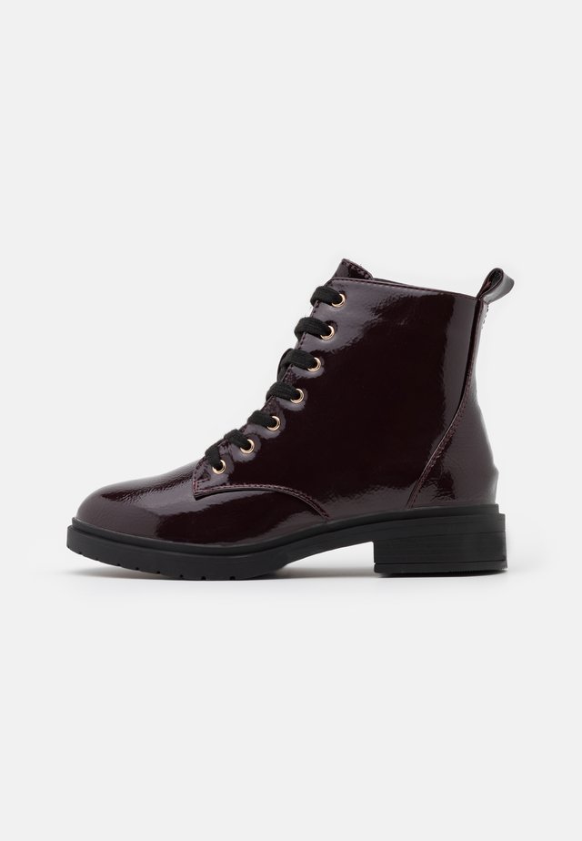WIDE FIT DIGGER LACE UP - Lace-up ankle boots - dark red