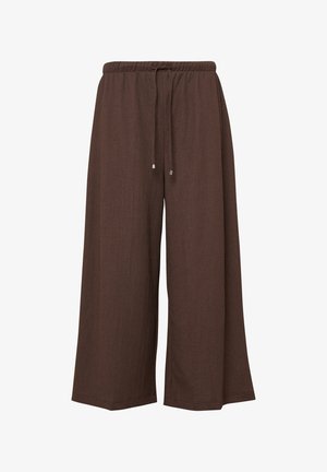 Brązowe spodnie o szerokich nogawkach z teksturowanej tkaniny, z elastycznym paskiem w talii i sznurkiem do ściągania z metalowymi końcówkami.