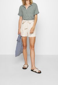 Nly by Nelly Šortky - off-white