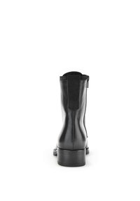 Bottine en cuir noir avec une finition lisse, fermeture éclair sur le côté et un talon block solide. Design minimaliste avec un bout rond et un haut rembourré.