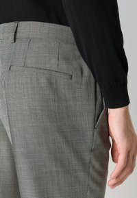 Thumbnail Image 13