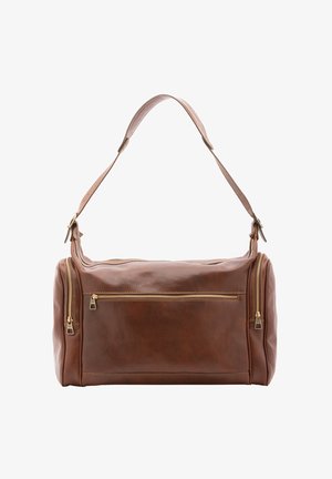 Sac à bandoulière en cuir marron avec trois fermetures éclair dorées, une large sangle ajustable et une forme rectangulaire sur fond blanc.