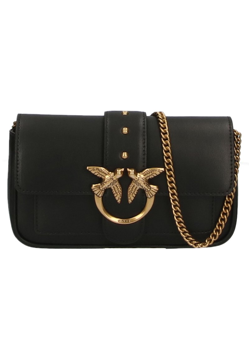 Zwarte leren handtas met een gouden cirkelvormige hardware, featuring twee vogelaccenten. Inclusief een schouderband van ketting en een klep sluiting met stud details.