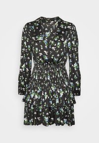 Robe noire à manches longues à fleurs bleues, vertes et blanches, col chemise, taille cintrée et jupe à volants superposés.