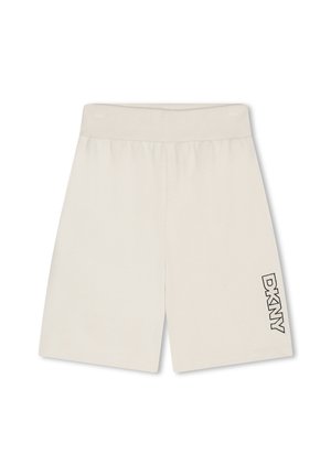 Shorts beige jusqu'aux genoux avec une taille élastique côtelée et le logo "DKNY" imprimé verticalement sur la jambe gauche.