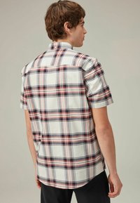 Next STRETCH OXFORD CHECK SHORT SLEEVE REGULAR FIT - Skjorta - ecru white/navy blue