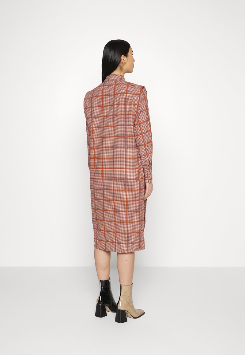 Damen Freizeitkleider | esmé studios KELLY MIDI DRESS Blusenkleid brownie/chocolate fondant/braun - UE48224 Damen Freizeitkleider | esmé studios KELLY MIDI DRESS Blusenkleid brownie/chocolate fondant/braun - UE48224