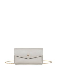 Borsa a tracolla in ecopelle argento con finitura testurizzata, caratterizzata da una patta in stile busta e hardware in tono oro. Inclusa tracolla a catena.