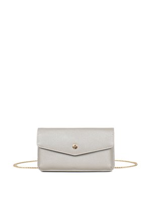 Borsa a tracolla in ecopelle argento con finitura testurizzata, caratterizzata da una patta in stile busta e hardware in tono oro. Inclusa tracolla a catena.