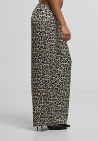 Urban Classics LEO RESORT - Bukse - leo