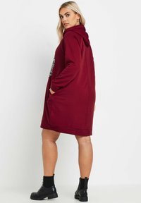 Yours Clothing SEQUIN EMBELLISHED HEART HOODIE - Vapaa-ajan mekko - red