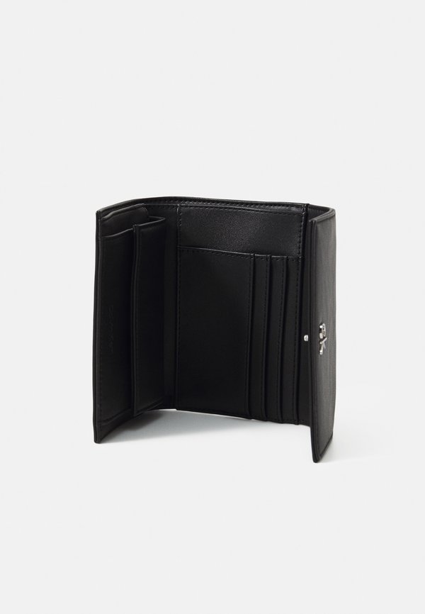 DAILY MEDIUM TRIFOLD - Wallet3