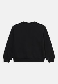 Felpa nera con collo rotondo, maniche lunghe e polsini e orlo a coste. Tessuto morbido, senza loghi o motivi visibili sul retro.