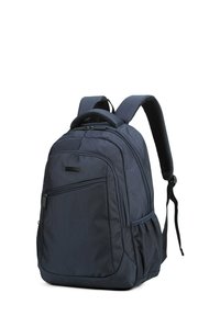 Sac à dos en tissu marine avec deux bretelles, une poche zippée à l'avant et un matériau texturé. Il dispose d'une poignée supérieure et de poches latérales.