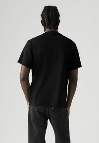 Levi's® BOXTAB - Camiseta estampada - boxtab in black bas