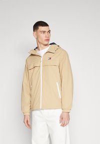 Tommy Jeans - CHICAGO  - Windjack - tawny sand Miniatuurafbeelding 1