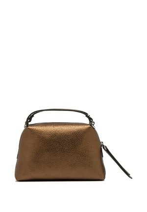 Borsa in pelle bronzo con forma strutturata e arrotondata, manico superiore e tracolla removibile. Superficie testurizzata con una leggera lucentezza.