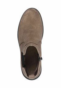 Botine din suede maro, cu vârful rotunjit, panouri laterale elastice și o textură netedă. Prezintă un fermoar decorativ mic pe latura exterioară.