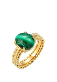 Bague en or ornée d'une grande pierre de malachite verte polie, avec un design de bande perlée et une forme lisse et arrondie.