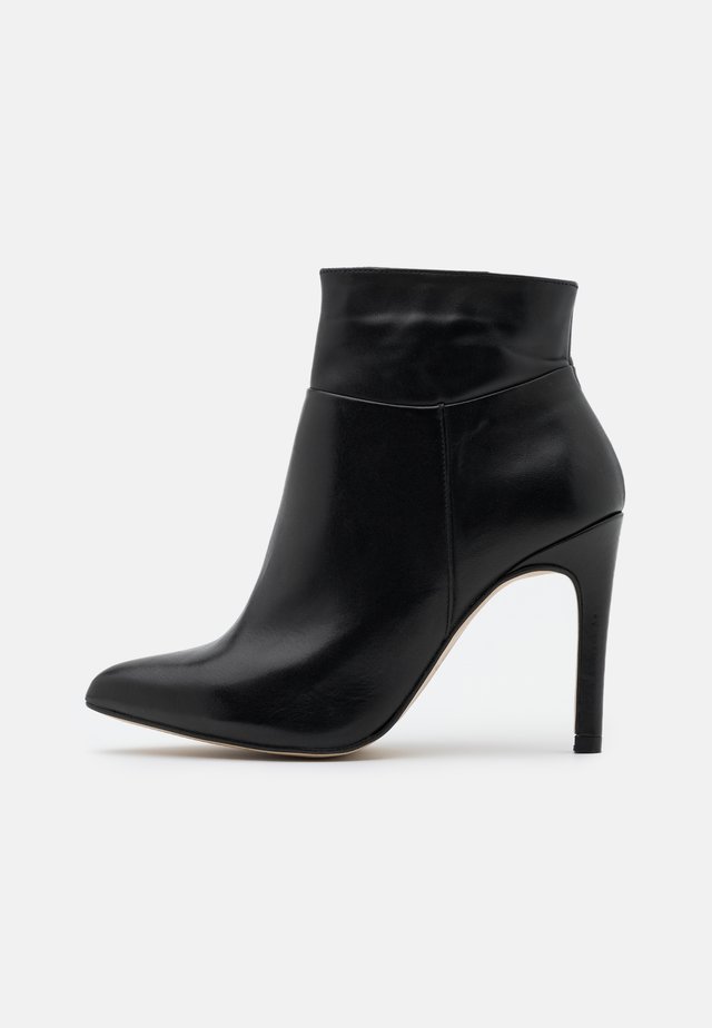 Stivaletti con tacco - black