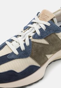 New Balance MS327 UNISEX - Sapatilhas - bone (104)