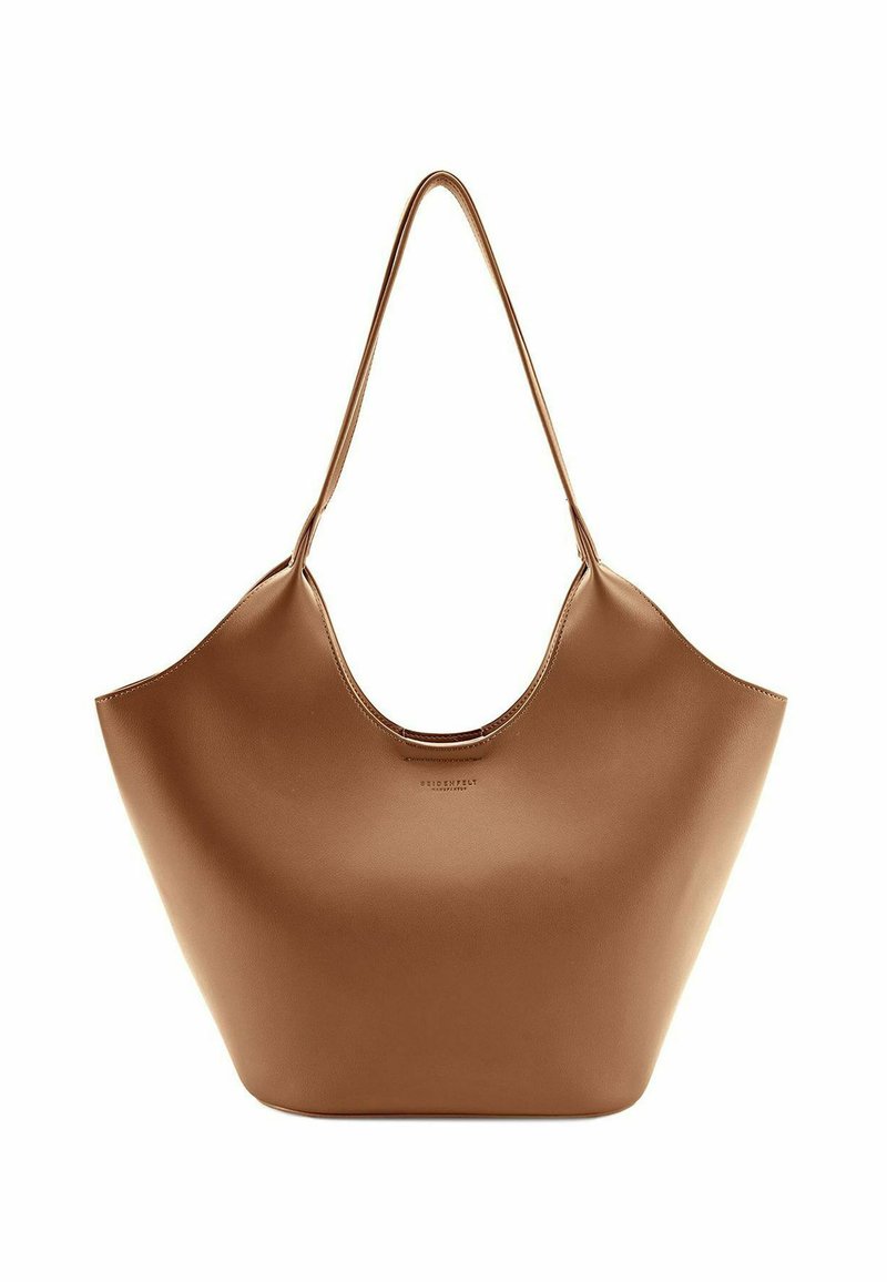 Borsa tote in pelle marrone con una parte superiore arcuata, manici allungati e un design spazioso e aperto. Texture liscia, stile minimale, senza parti metalliche visibili.