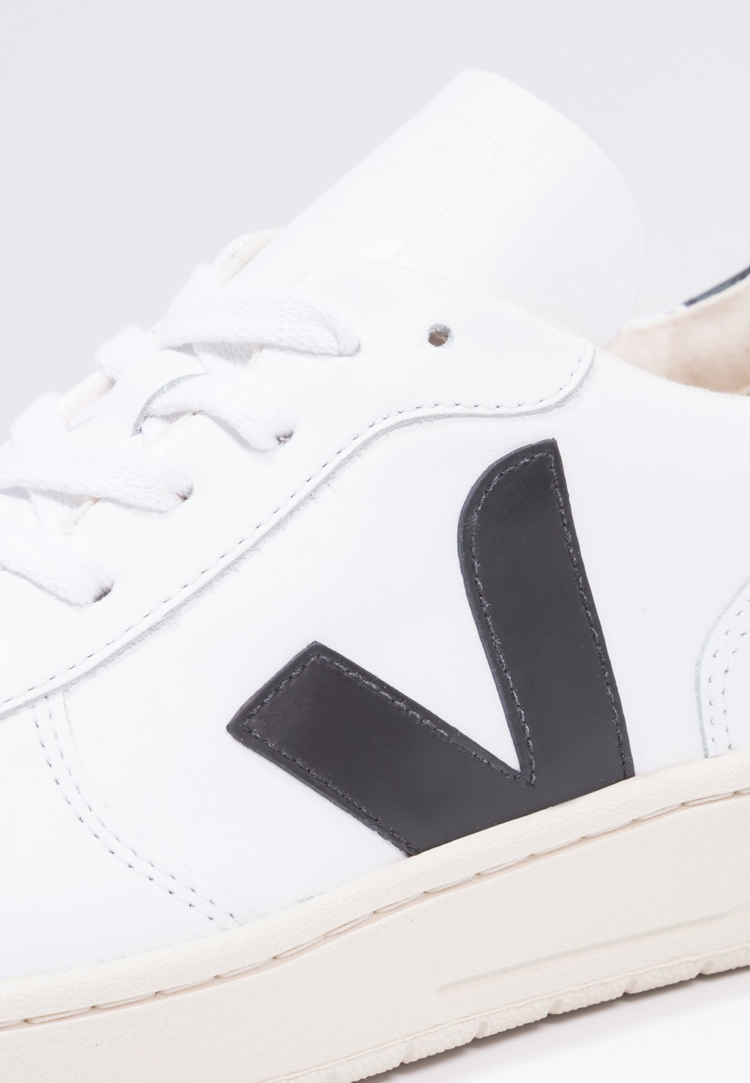 Veja V-10 - Joggesko - extra white/black Veja V-10 - Joggesko - extra white/black