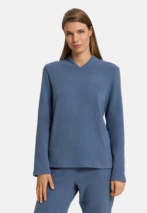 - Sweter
