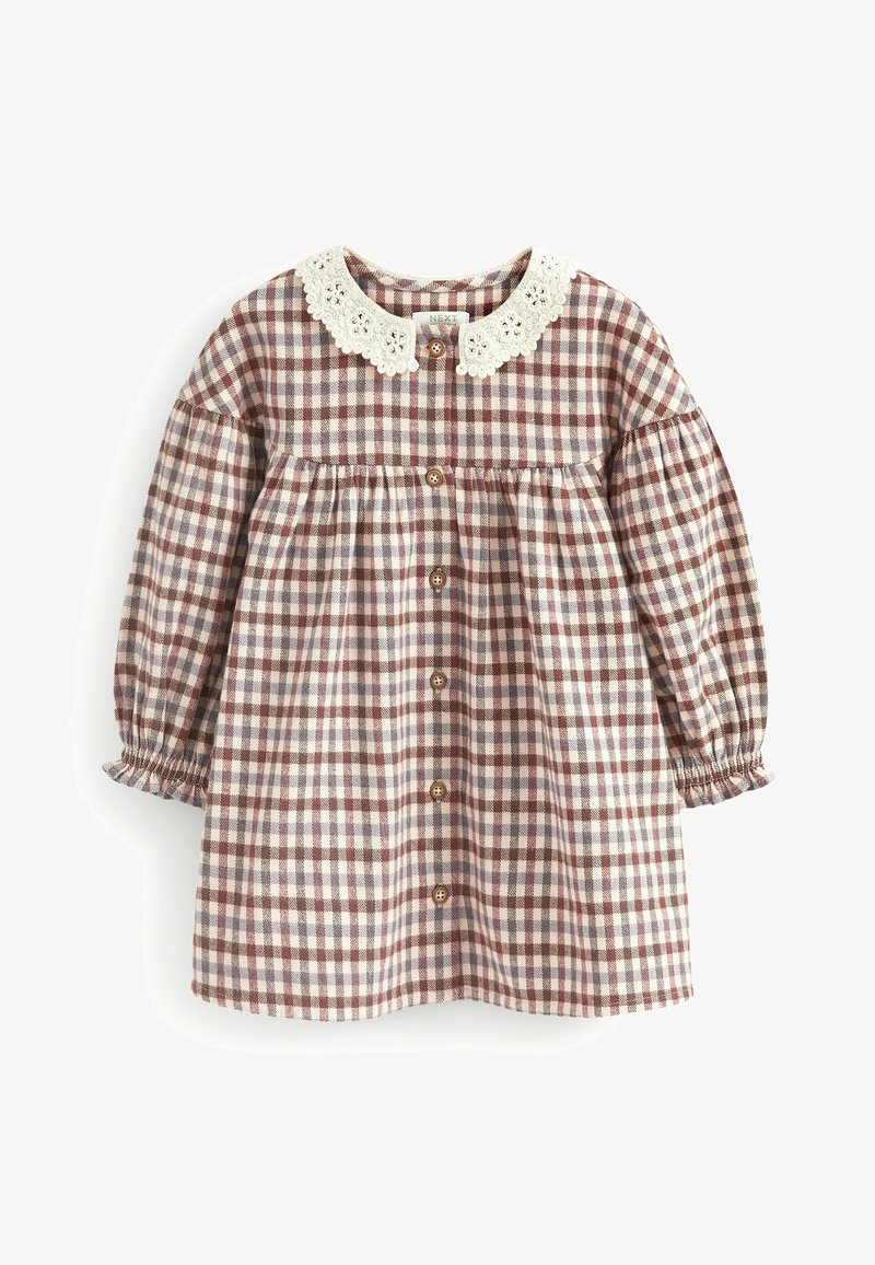 Robe pour tout-petit avec un motif à carreaux marron et blanc, manches longues bouffantes, devant à boutons et col floral en dentelle blanche.