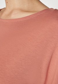 Yogasearcher MEDE - T-shirt basique - cedar