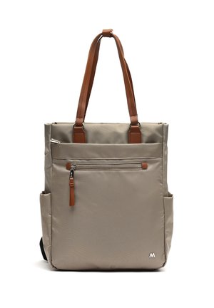 Sac fourre-tout beige avec poignées marron, poche avant zippée, poches latérales et petit logo argenté dans le coin inférieur droit.