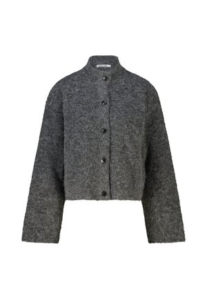 Dunkelgrauer, flauschiger, kurz geschnittener Cardigan mit langen Ärmeln, hohem Kragen und fünf schwarzen Knöpfen vorne.
