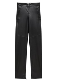 Pantalon en simili cuir noir à coupe ajustée, avec deux poches zippées, des fermetures éclair aux chevilles et des détails de coutures à l'avant.