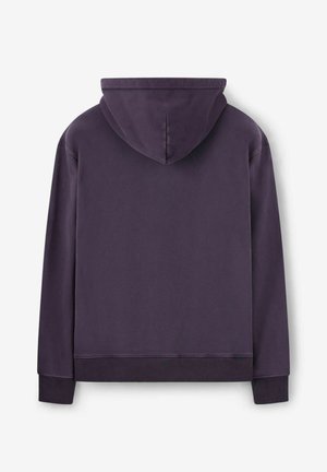 Sweat à capuche violet foncé vu de l'arrière, avec des manches longues, des poignets côtelés et un ourlet côtelé sur fond blanc.