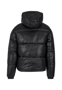 Juodas pūkinis džemperis su kapišonu, su dekoratyvinėmis siūlėmis, elastingais rankogaliais ir blizgiu, lygiu paviršiumi. Pavaizduota nugarinė pusė.