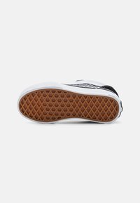 Vans KNU SKOOL UNISEX - Sneakers - mix checker black/true white